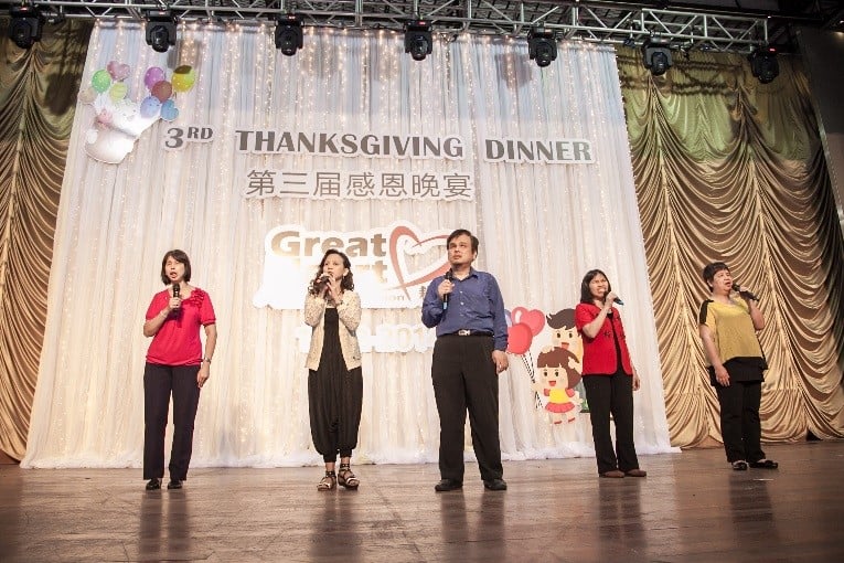 Blind choir with Acapella Group Performance