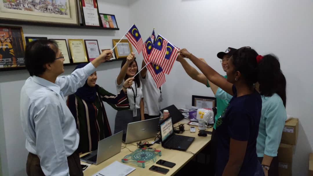 “Fly the Jalur Gemilang, Love Our Malaysia”